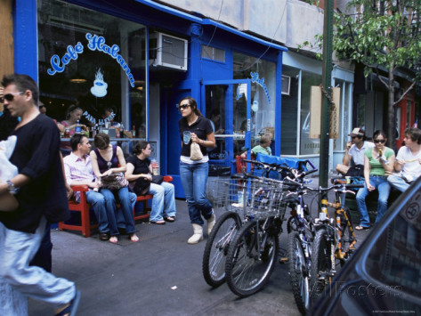 yadid-levy-young-people-outside-a-cafe-in-the-nolita-neighbourhood-manhattan-new-york-usa.jpg